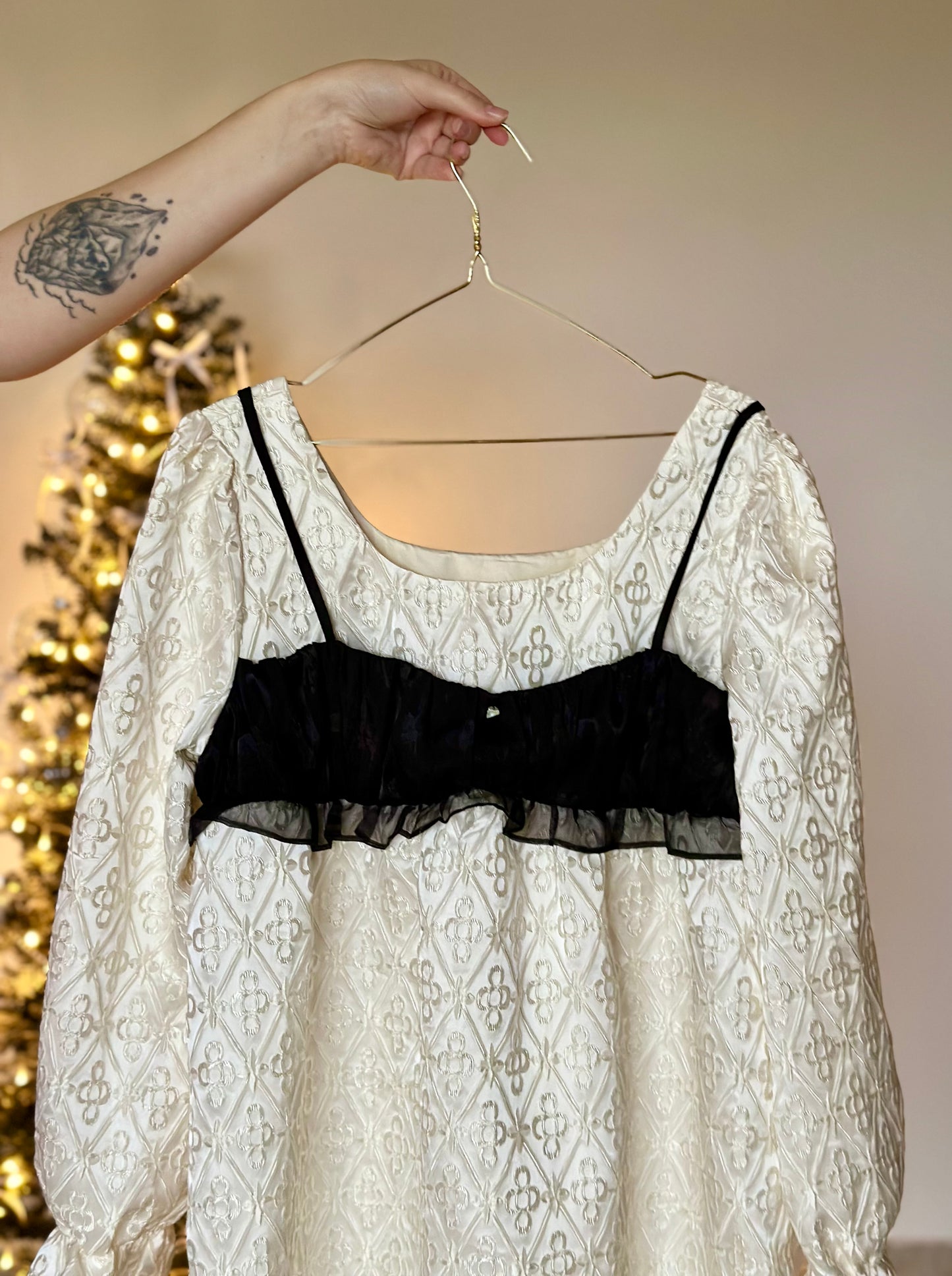 Stunning mini vintage-inspired dress
 ✨