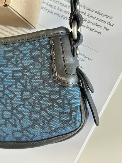 Stunning vintage DKNY baguette bag in rare colour