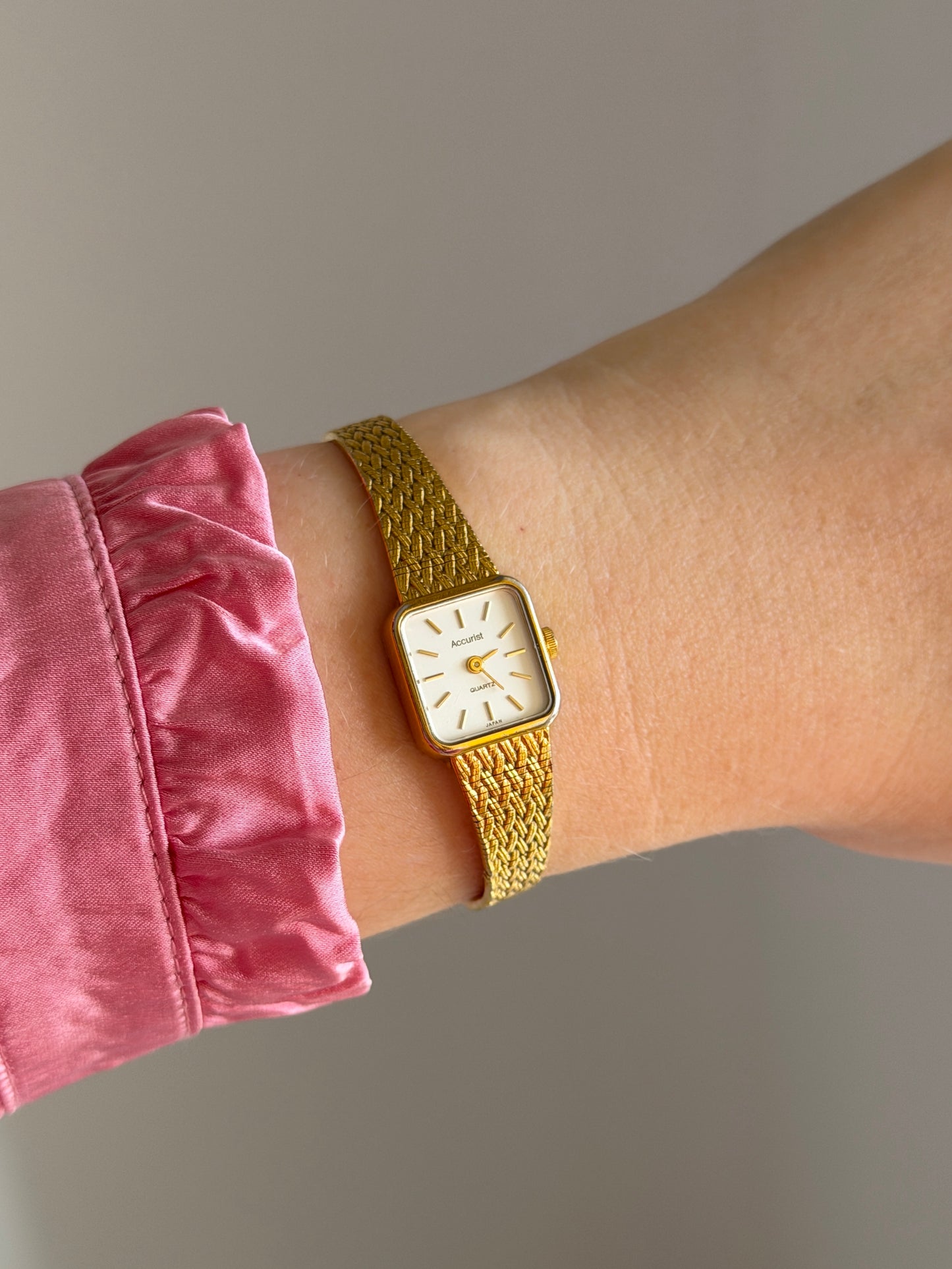 Elegant vintage Accurist gold-tone watch