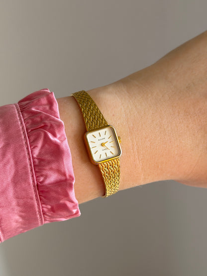 Elegant vintage Accurist gold-tone watch