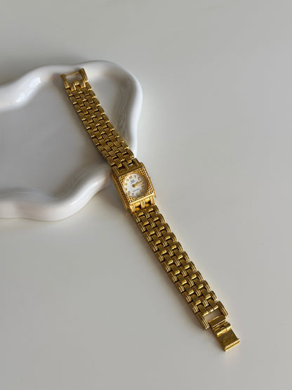 Classic Q&Q watch with a timeless gold-tone finish
