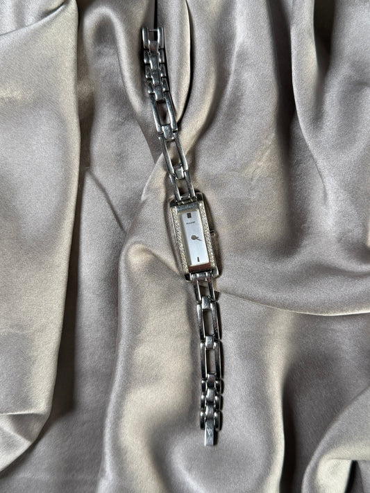 Elegant vintage Accurist watch with silver-tone design