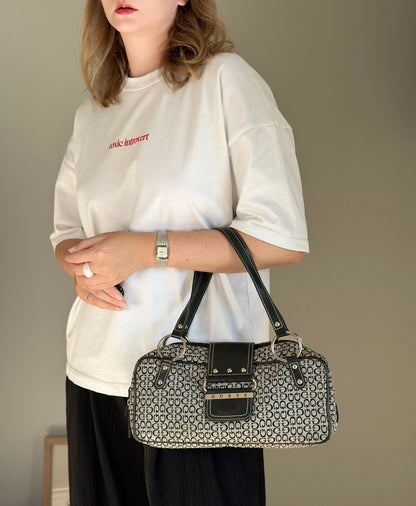 Classic vintage Guess shoulder bag from 90s