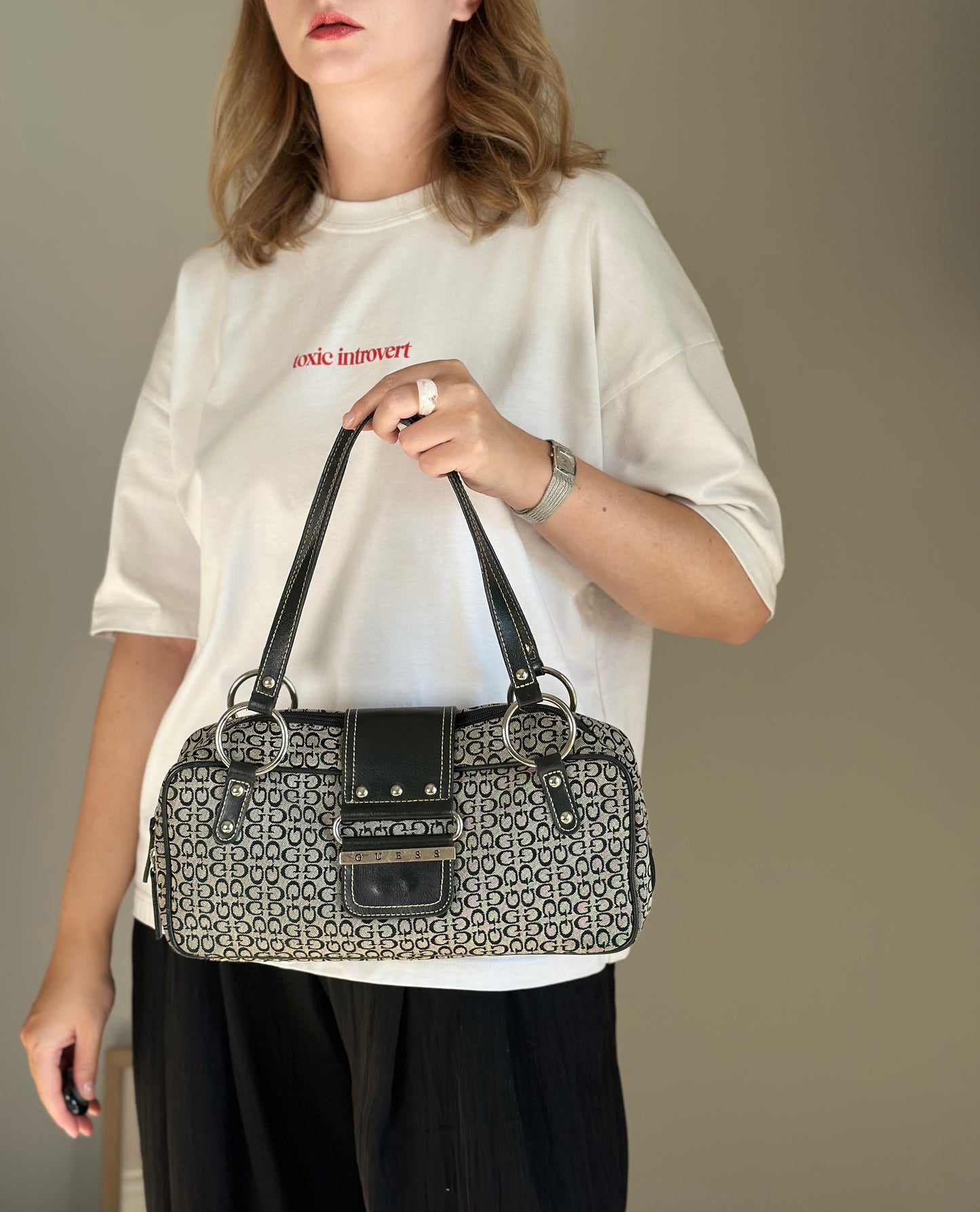 Classic vintage Guess shoulder bag from 90s