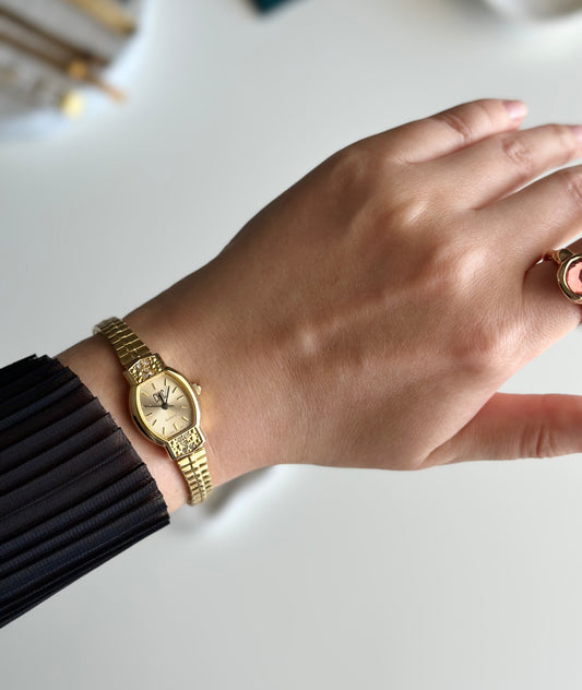 Charming vintage quartz watch