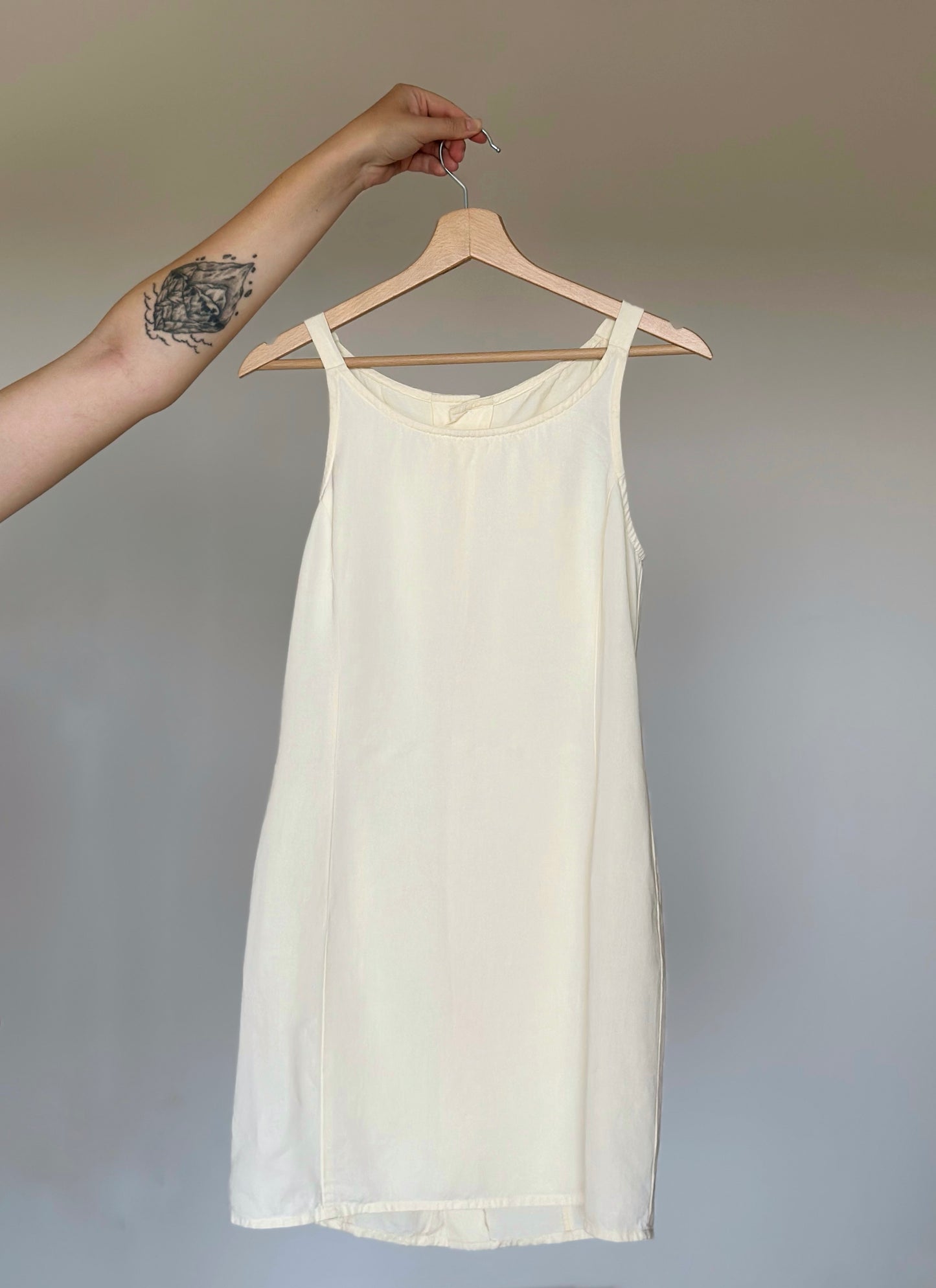 Charming vintage linen mini dress with buttons on the back