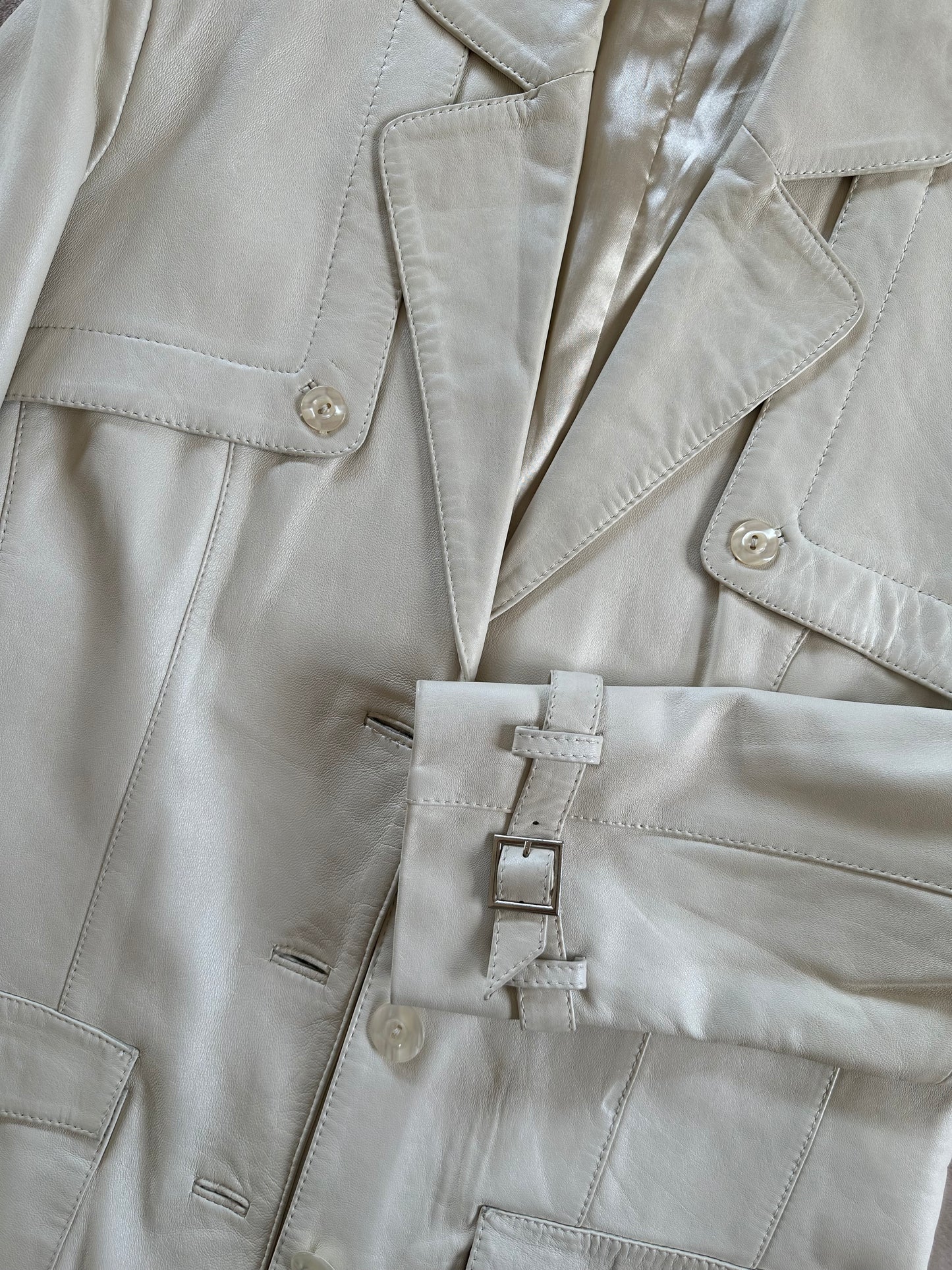 Stunning vintage ivory leather jacket