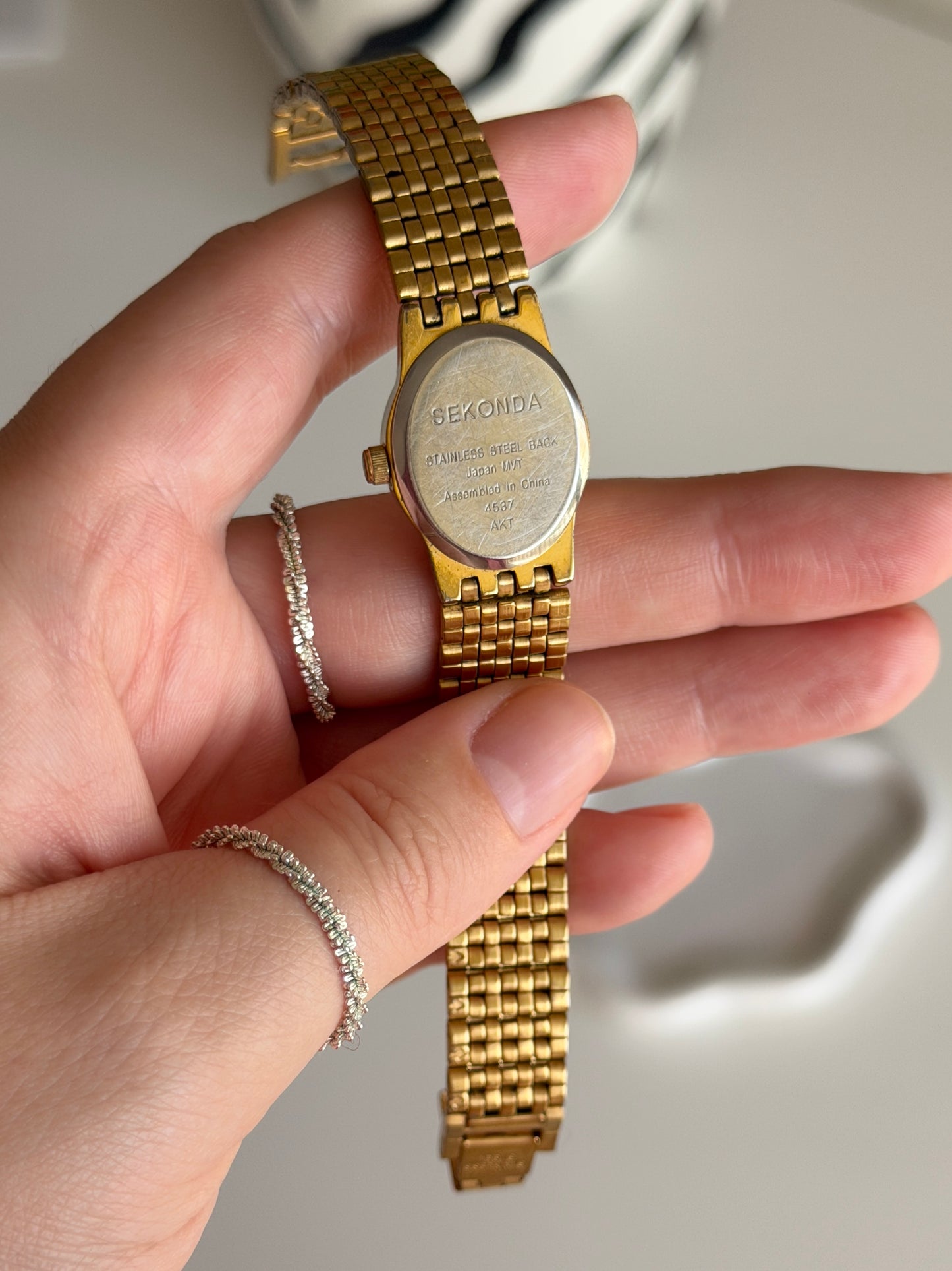 Stunning vintage Sekonda watch with timeless design