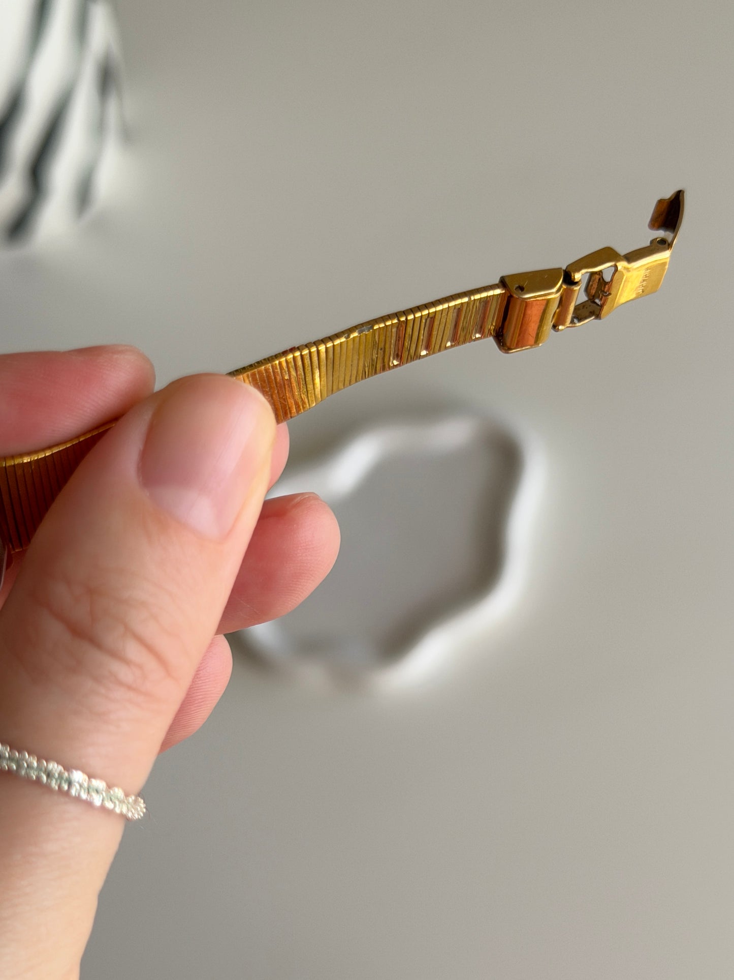 Elegant vintage Accurist gold-tone watch
