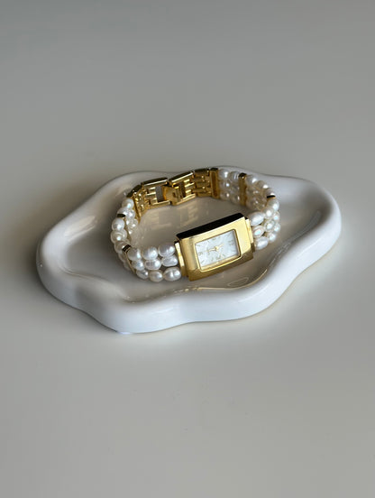 Elegant vintage watch with freshwater pearl bracelet