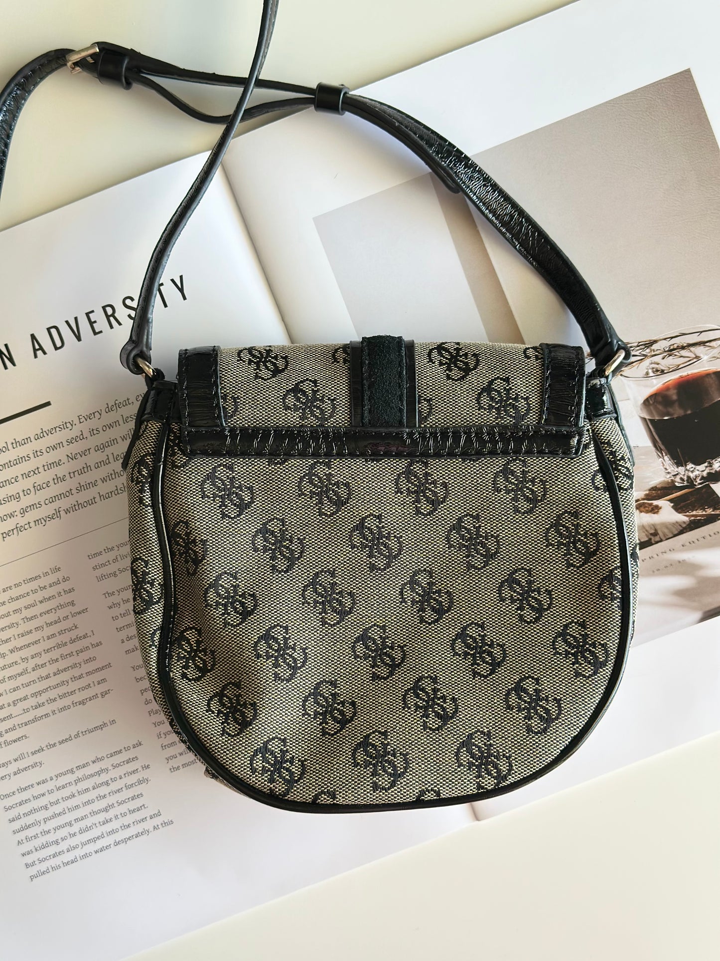 Vintage crossbody monogram saddle bag Guess