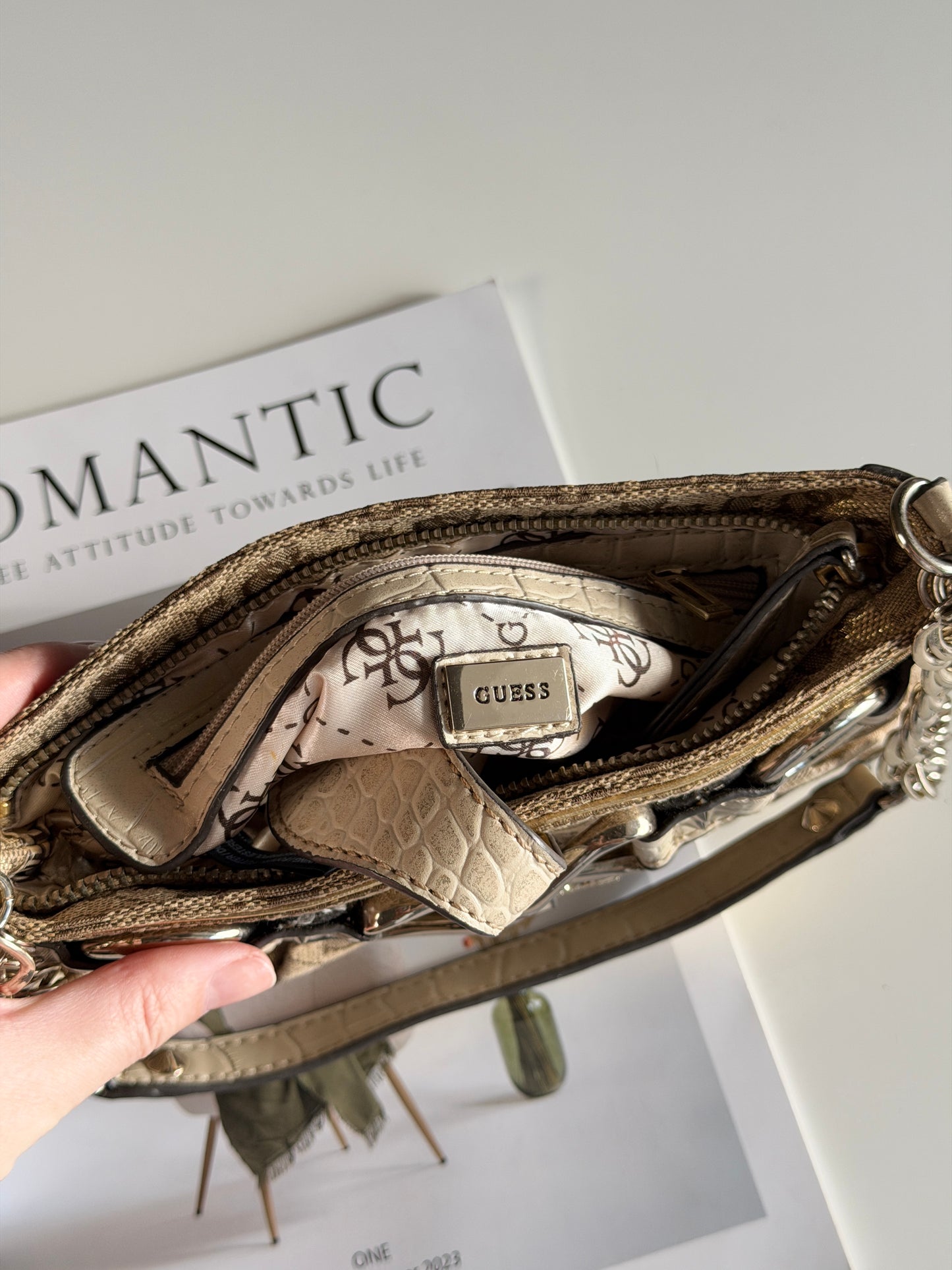 Chic vintage Guess bag from 00s