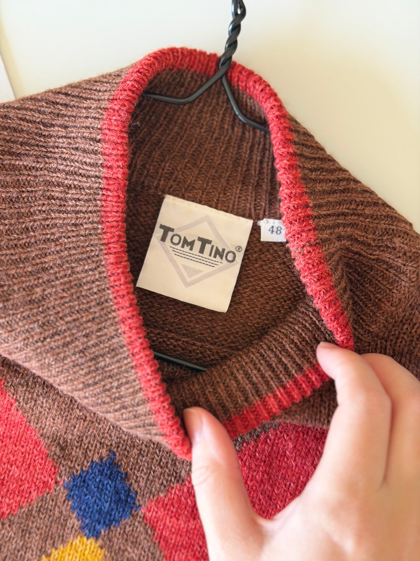Vintage sweater in a vibrant argyle pattern