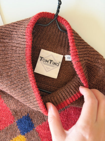 Vintage sweater in a vibrant argyle pattern