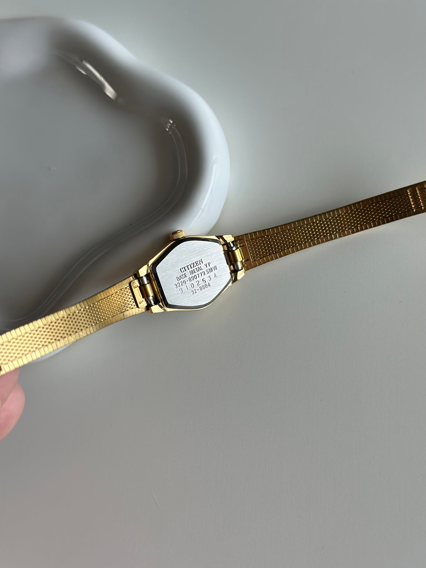 Timeless vintage Citizen watch with black dial