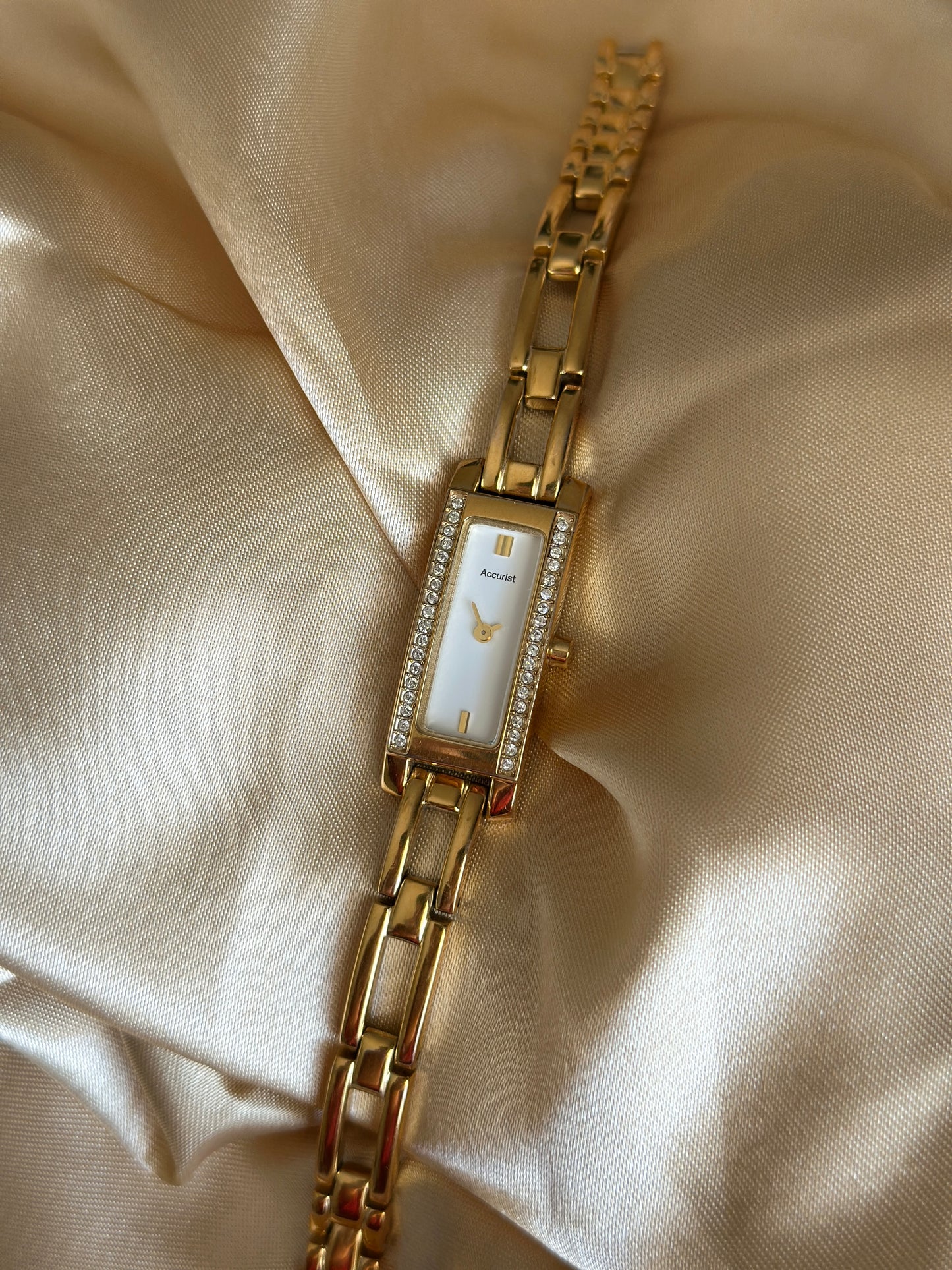 Elegant vintage Accurist quartz watch