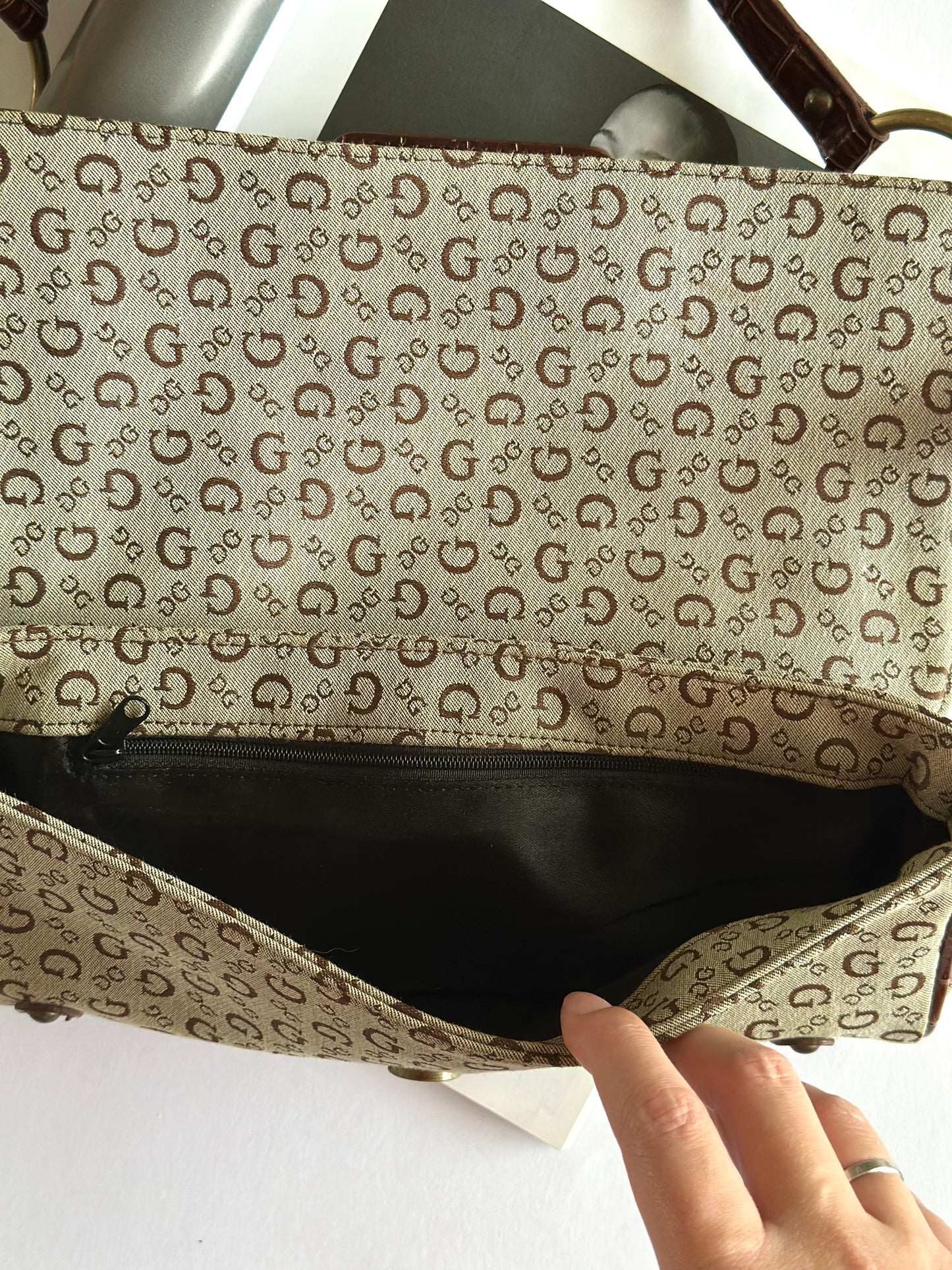 Trendy vintage monogram bag Guess (2000s)