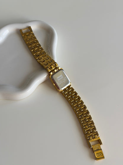 Classic Q&Q watch with a timeless gold-tone finish