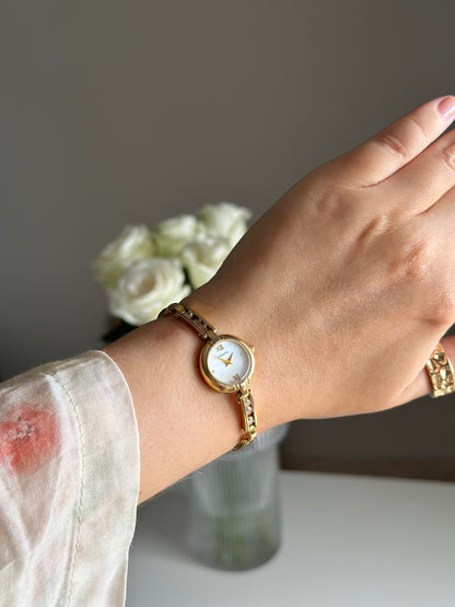Stunning vintage Accurist watch with crystals