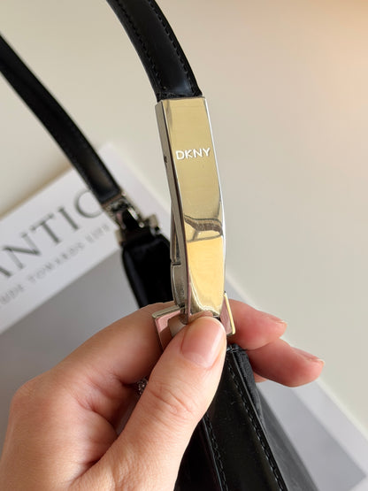 Classic vintage DKNY shoulder bag with a chic design (late 90s/2000s)