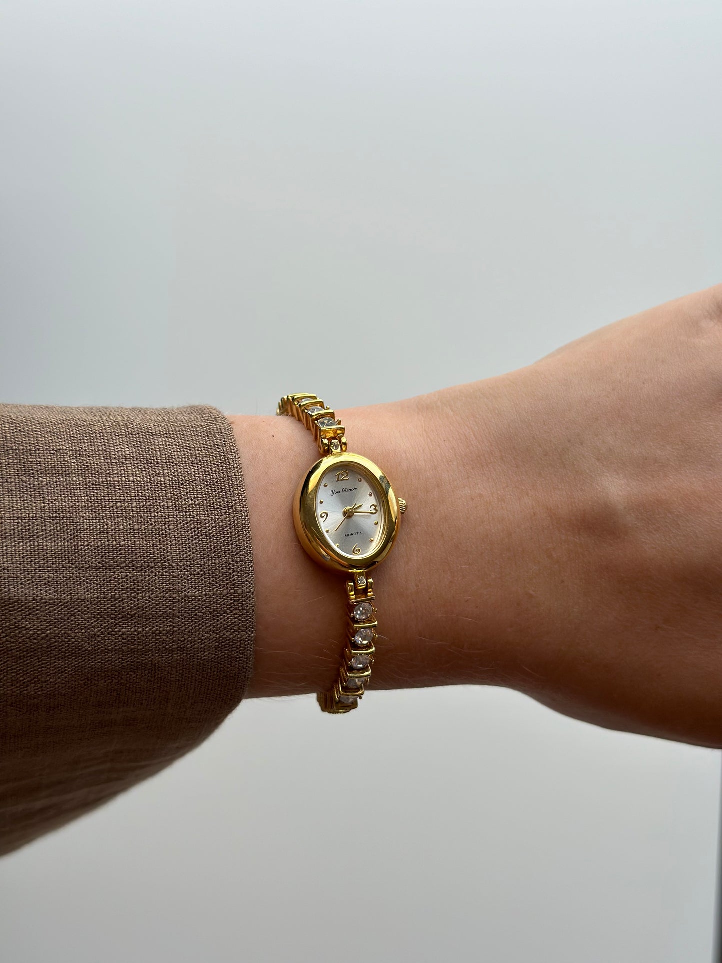 Amazing gold-plated vintage watch with rhinestones