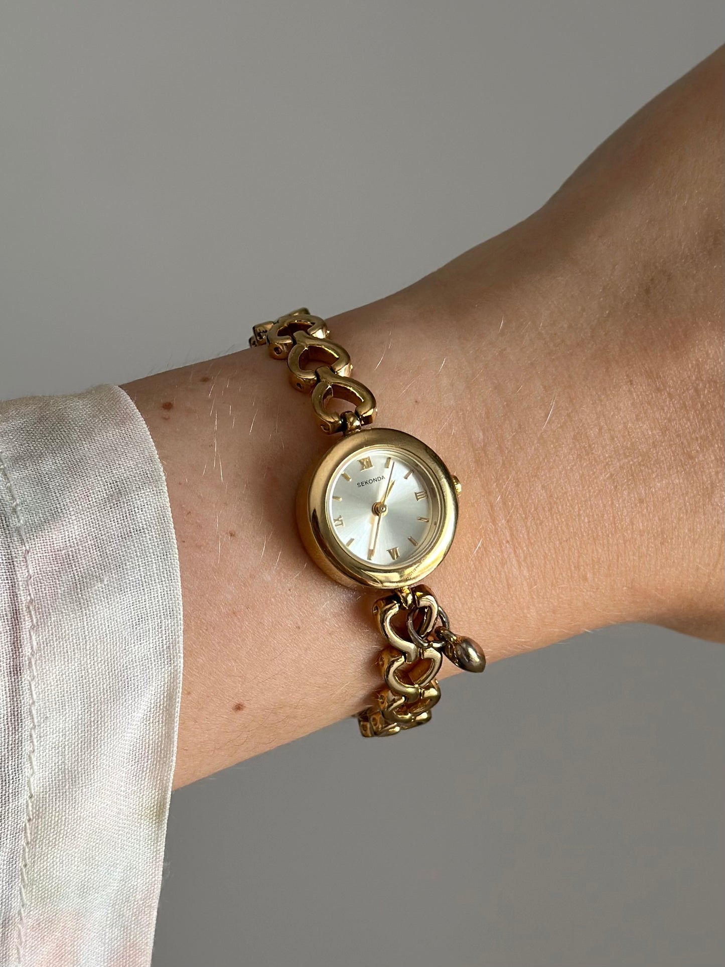Romantic vintage Sekonda watch with heart-shaped links