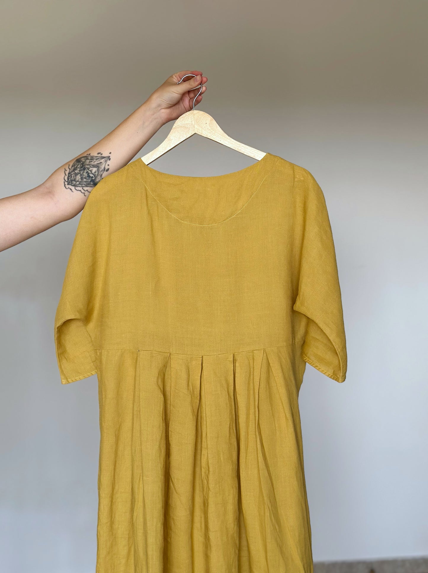 Beautiful vintage midi linen dress