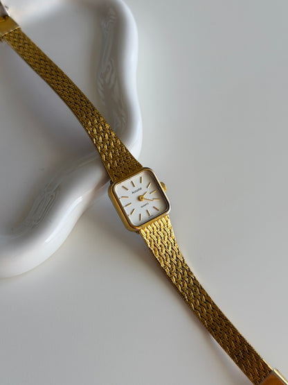 Elegant vintage Accurist gold-tone watch