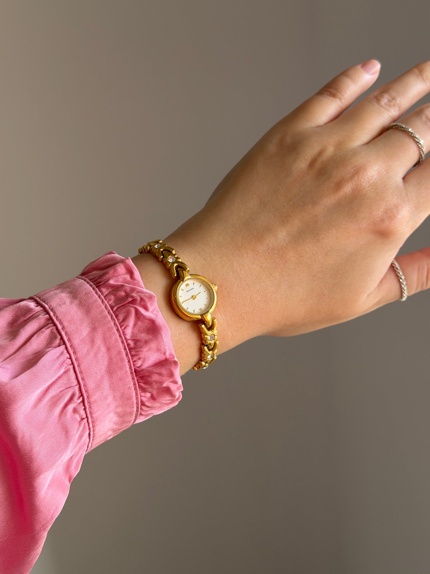 Amazing vintage Sekonda watch with charming bracelet design