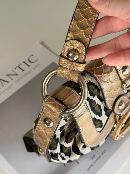 Iconic vintage Guess bag with leopard print