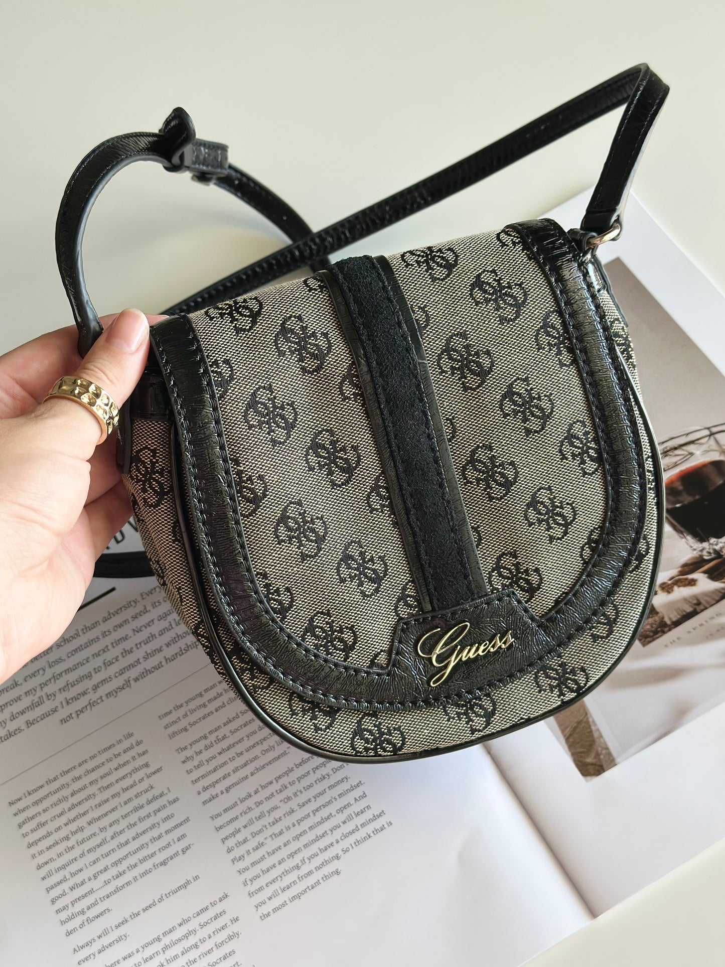 Vintage crossbody monogram saddle bag Guess
