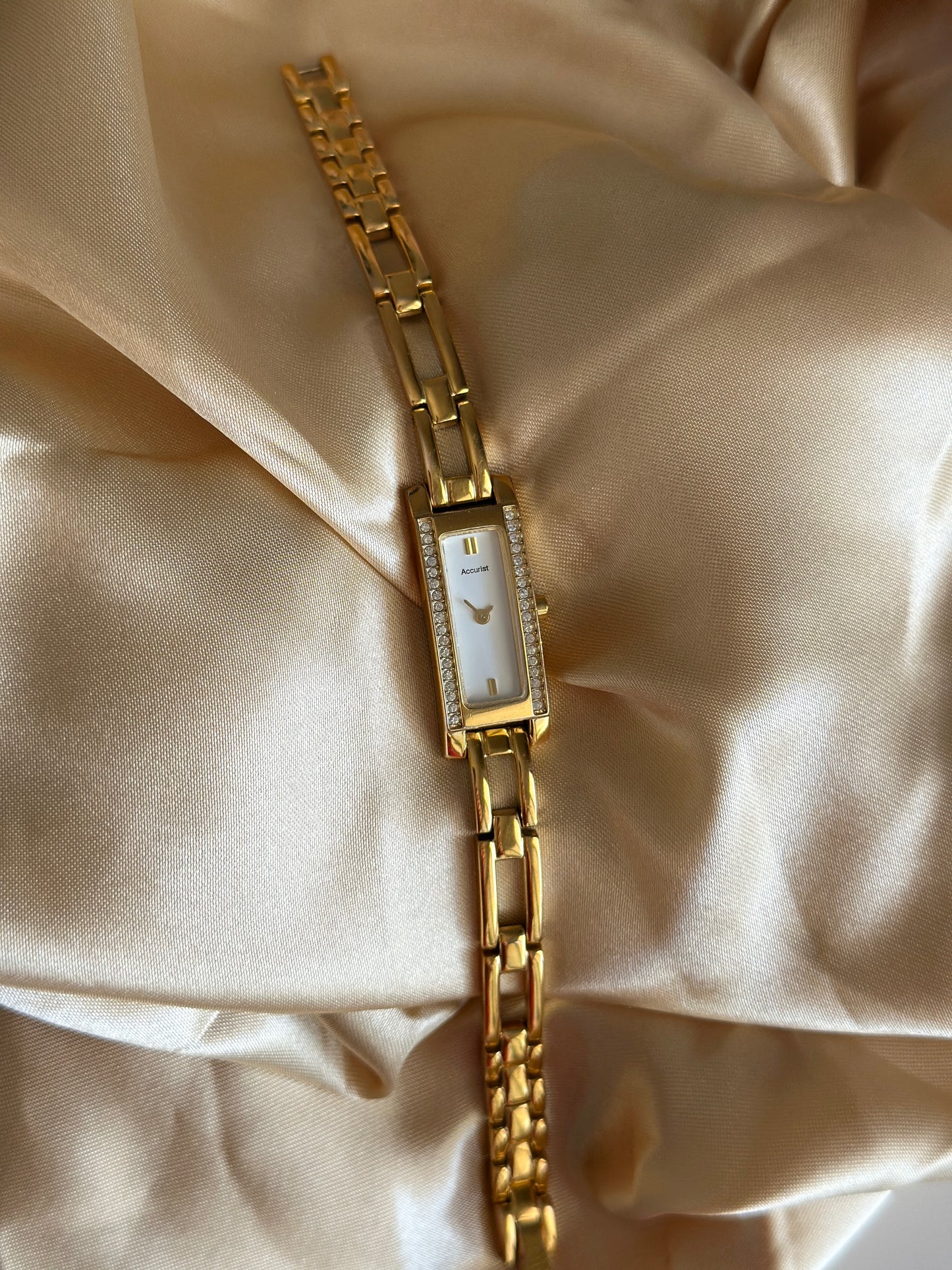 Elegant vintage Accurist quartz watch