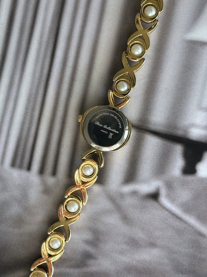 Charming vintage gold-tone watch with pearls