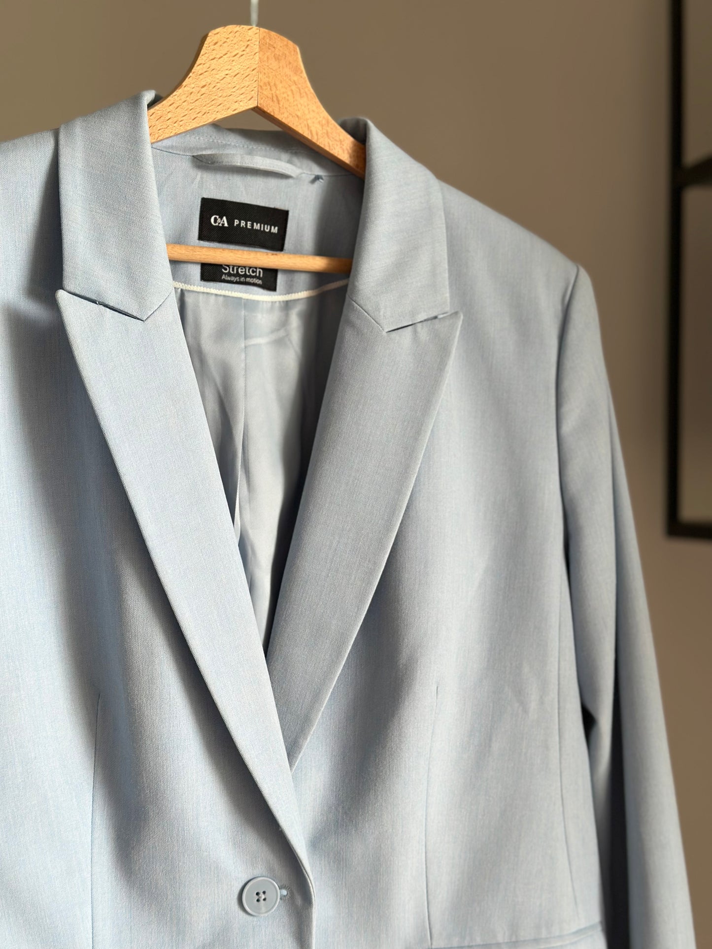 Pre-loved tailored blazer in a soft powder blue shade