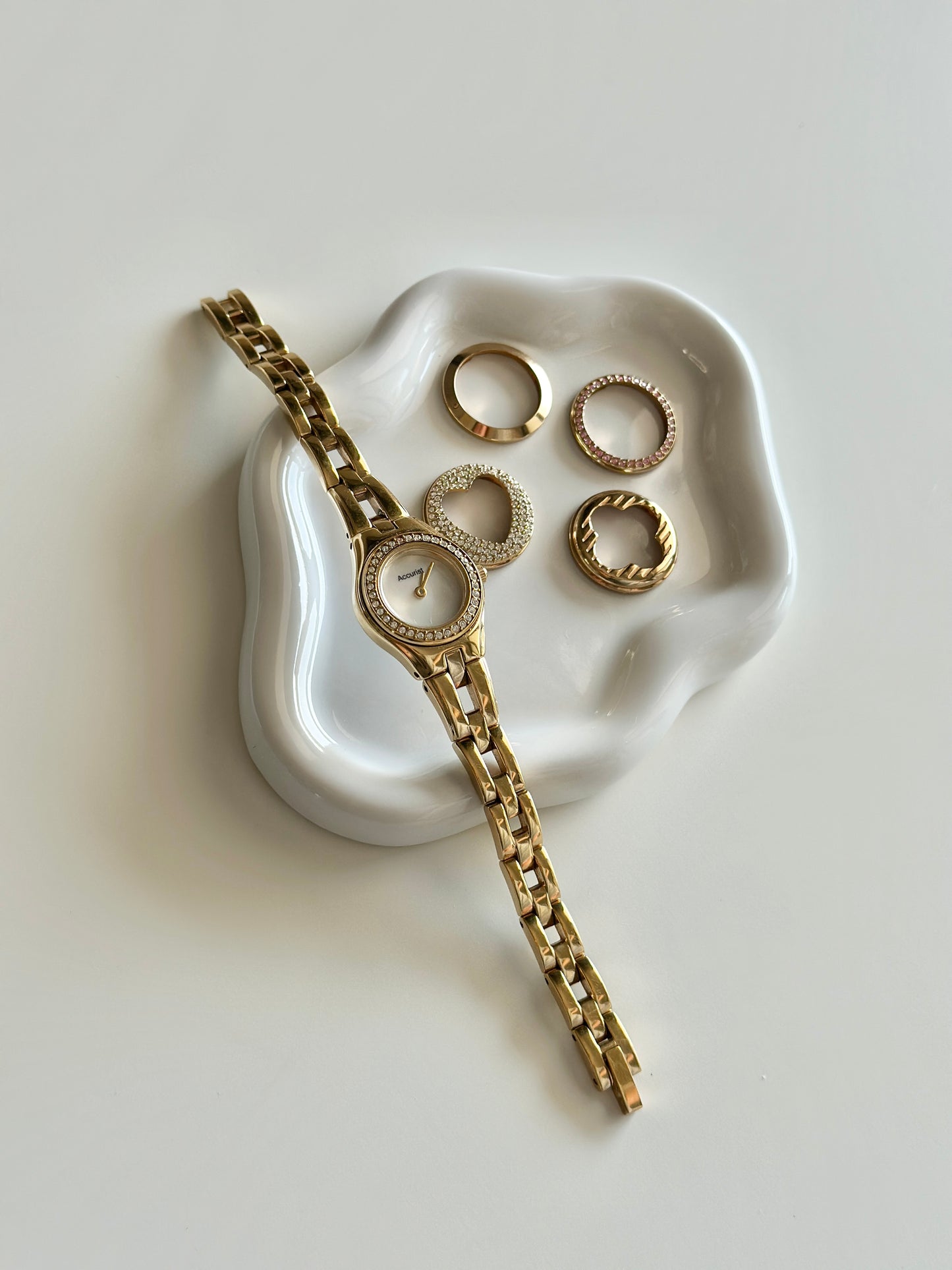 Charming vintage Accurist watch with 4 interchangeable bezels