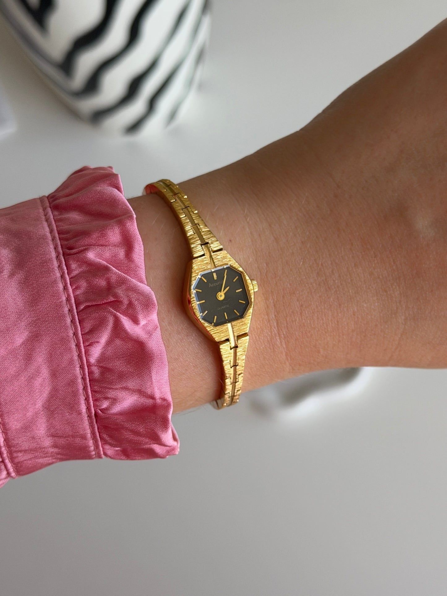 Stunning vintage Accurist watch with black dial