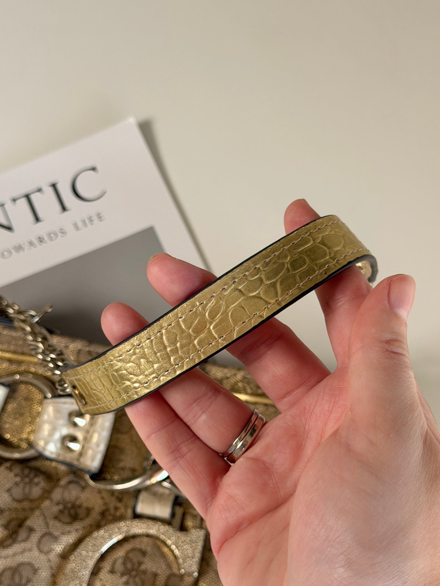 Chic vintage Guess bag from 00s