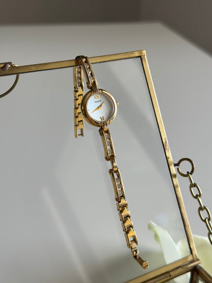 Stunning vintage Accurist watch with crystals