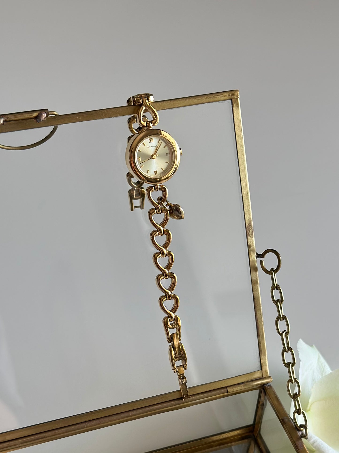 Romantic vintage Sekonda watch with heart-shaped links