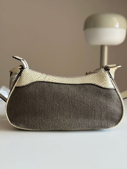 Standout vintage Guess shoulder bag