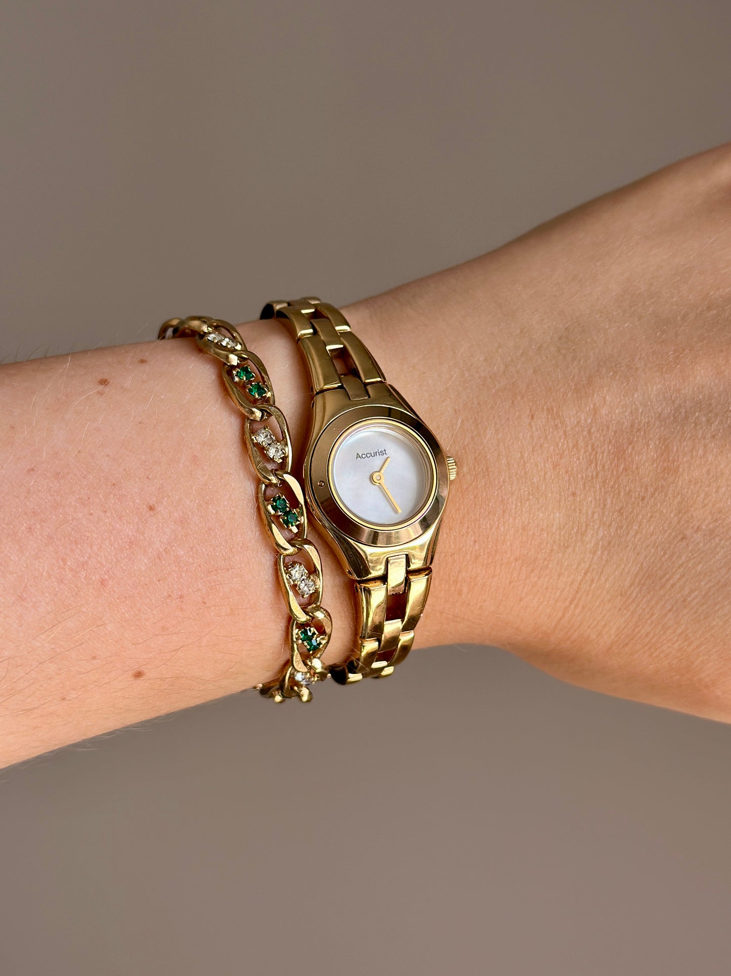 Charming vintage Accurist watch with 4 interchangeable bezels