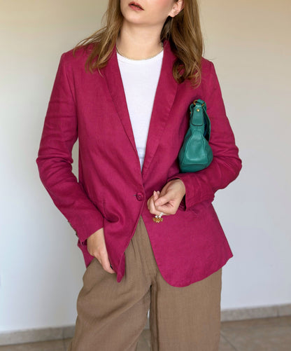 Stunning vintage Caroll blazer in a vibrant fuchsia pink