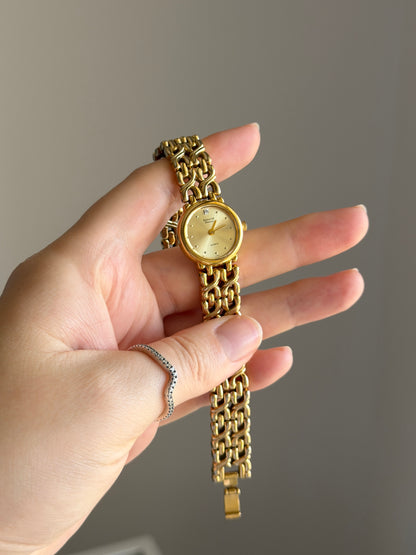 Stunning vintage Accurist gold-tone watch with diamond