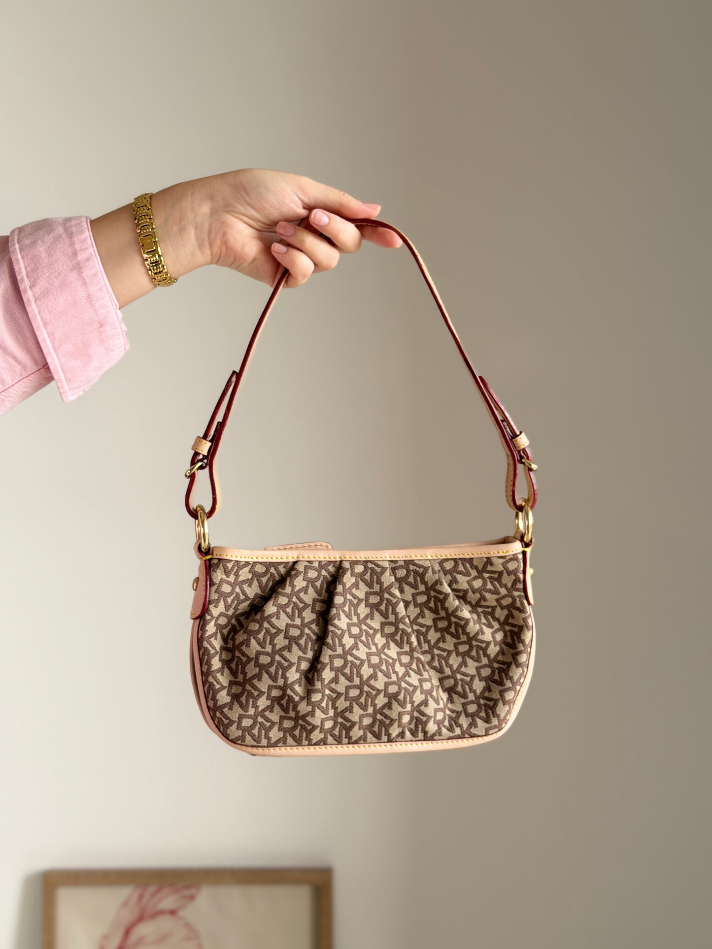 Charming vintage DKNY baguette bag in beige canvas