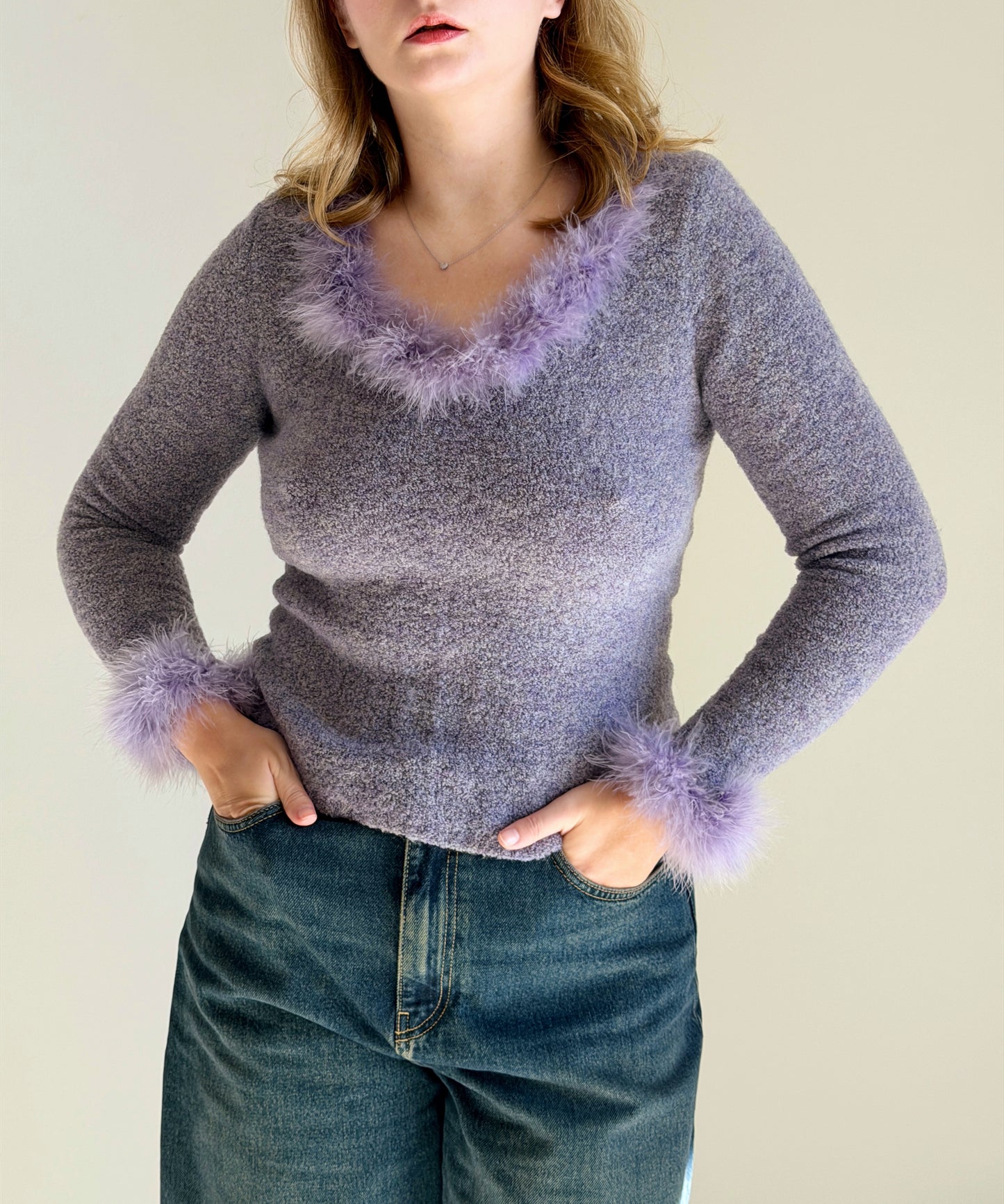 Charming vintage lilac sweater with feathers