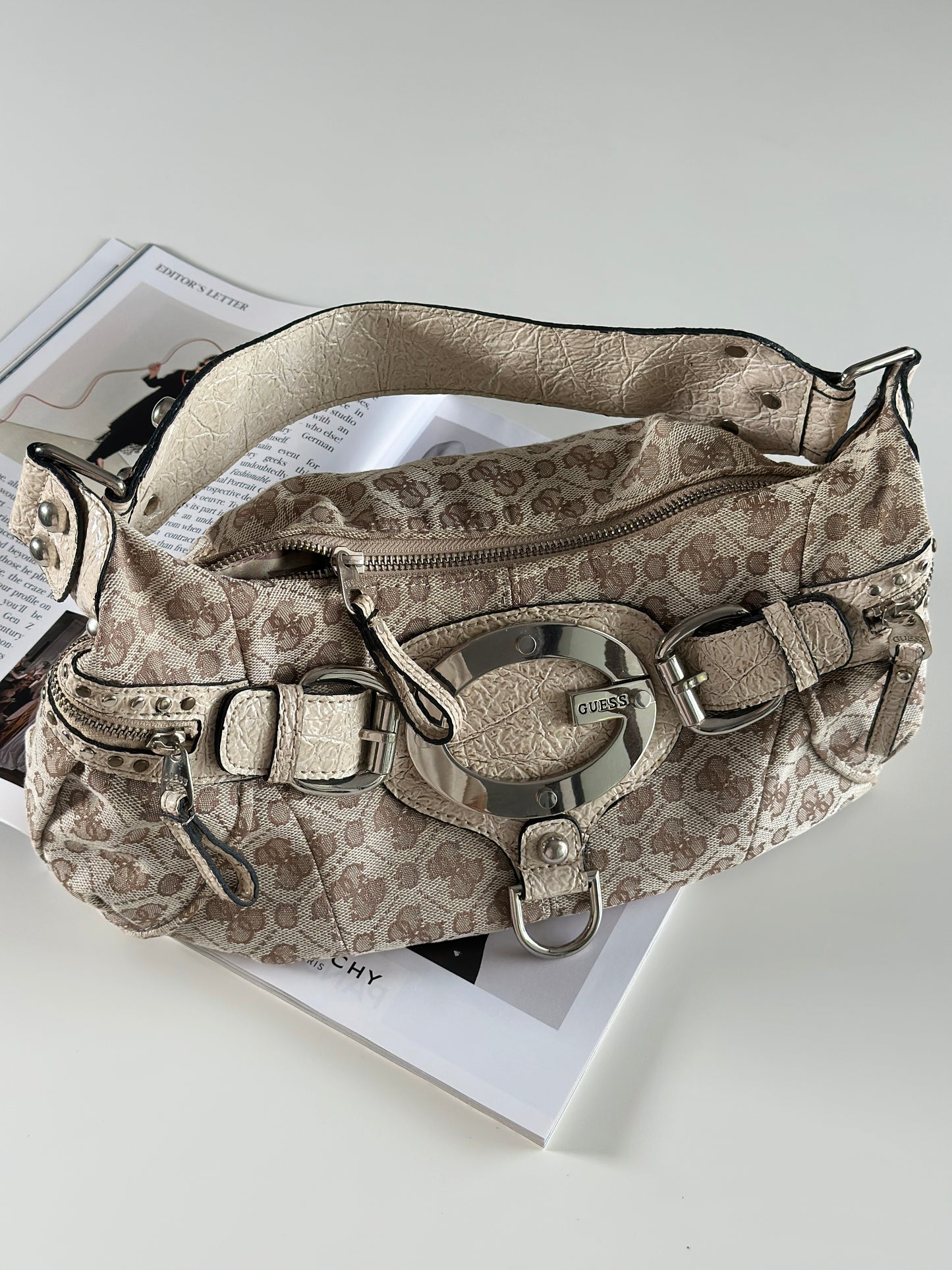 Iconic vintage Guess shoulder bag 2000s