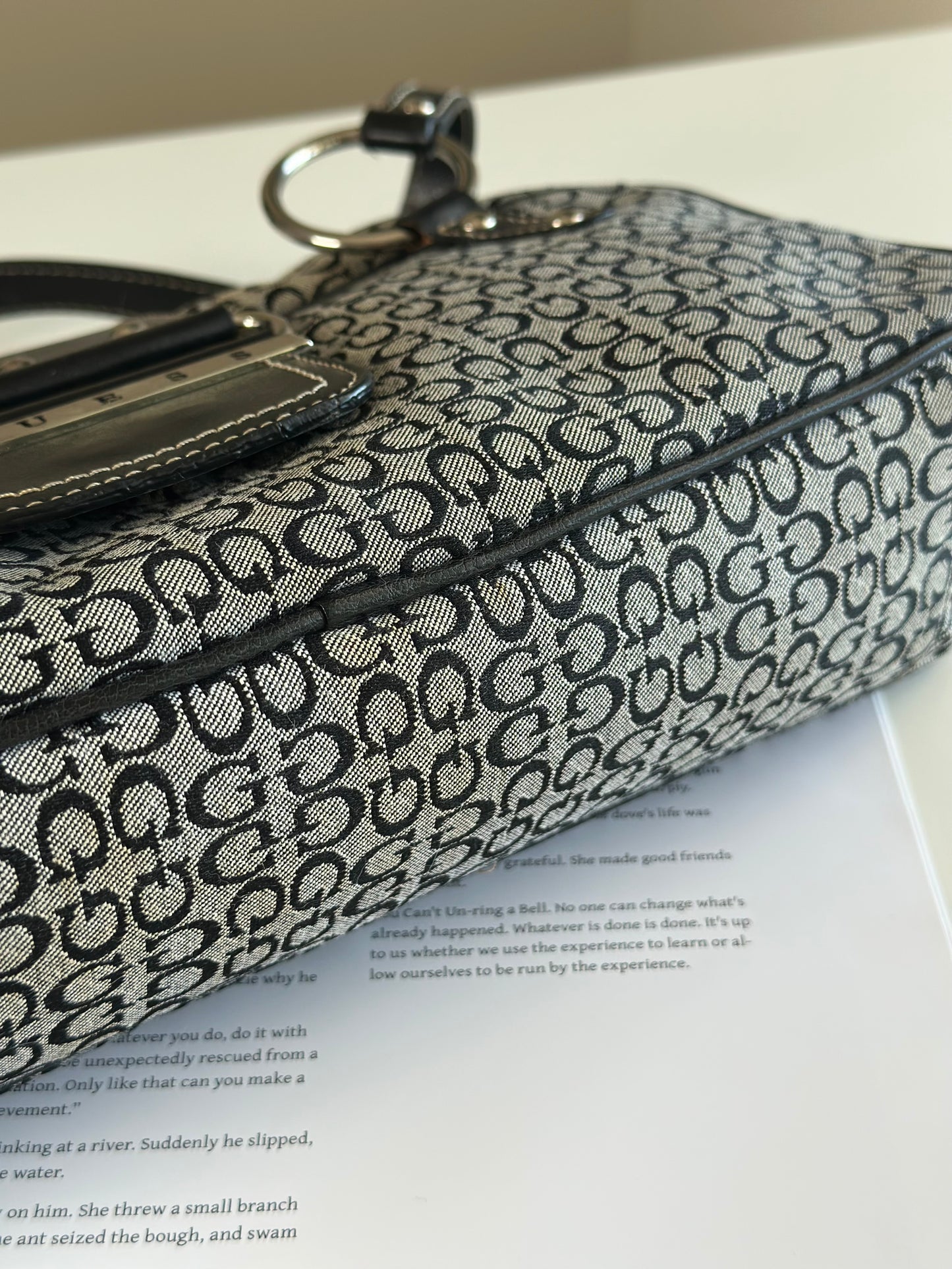 Classic vintage Guess shoulder bag from 90s