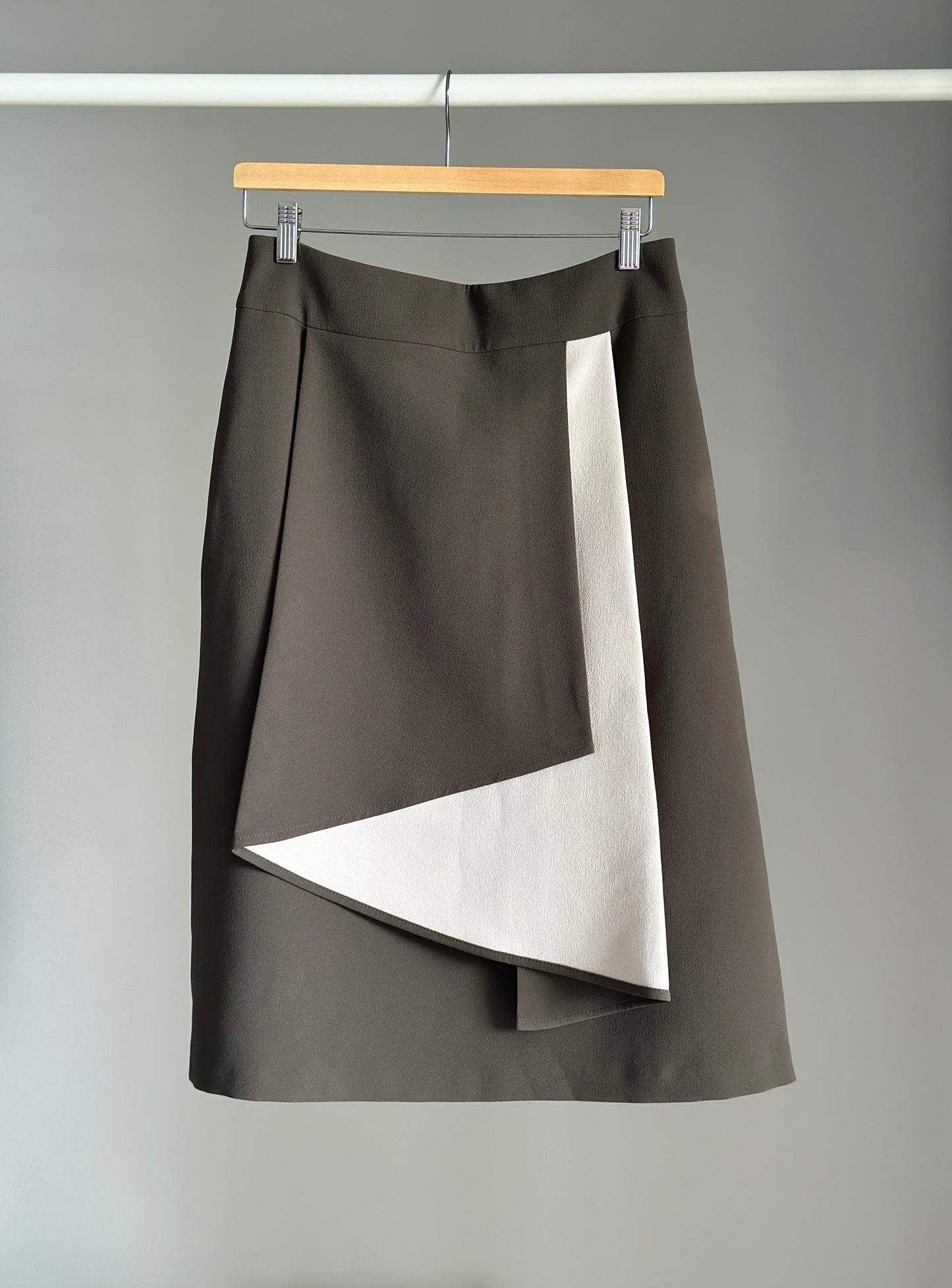 Chic midi skirt by Ivo Nikkolo