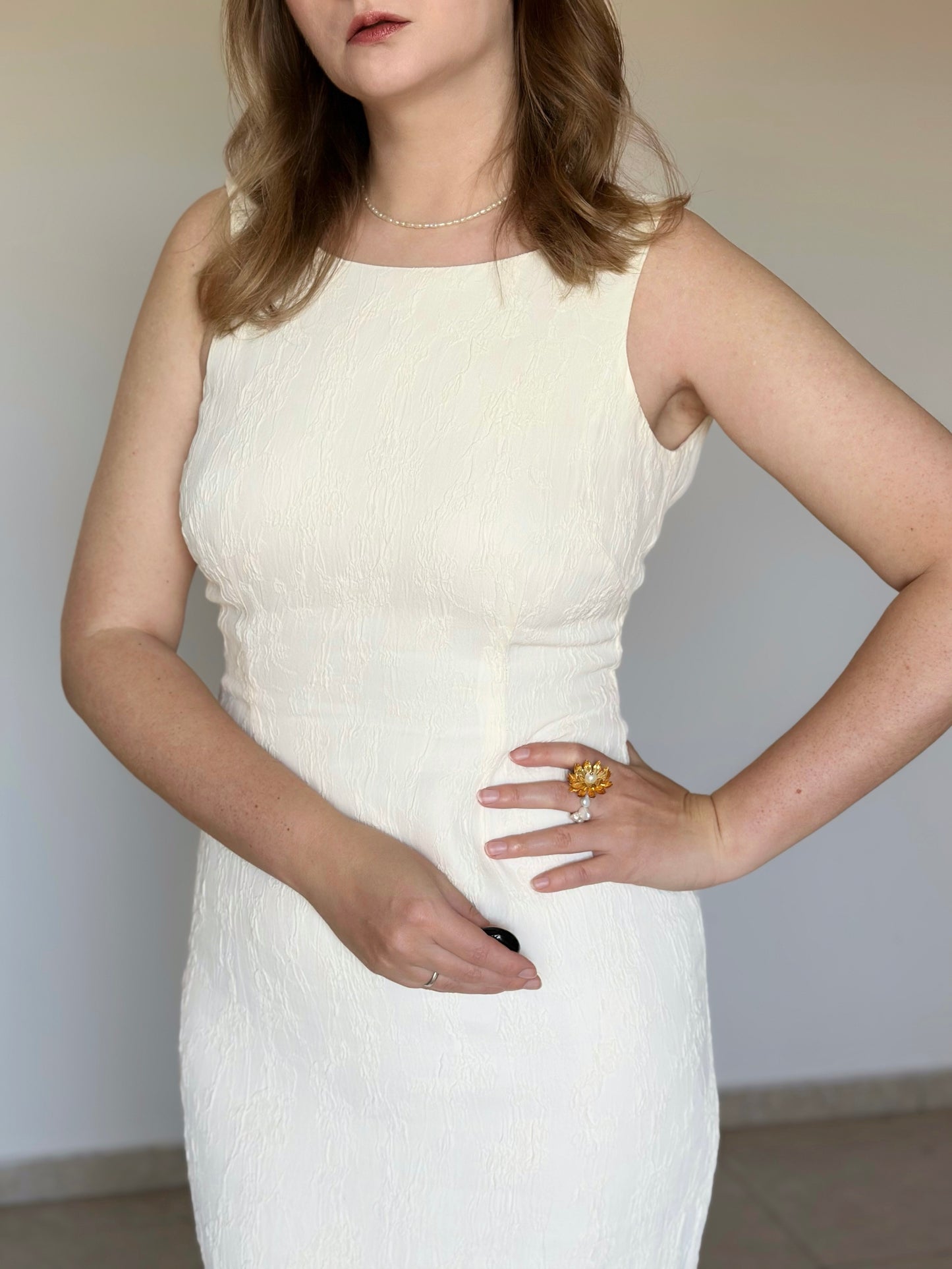 Elegant vintage midi dress in a soft cream tone