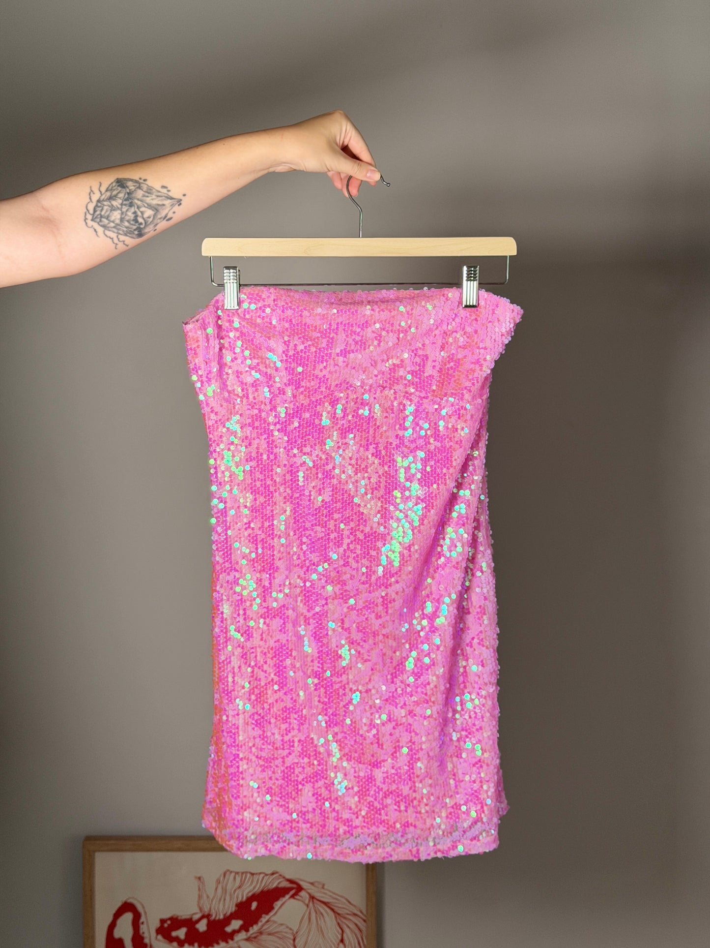 Dazzling mini pink dress with sequins